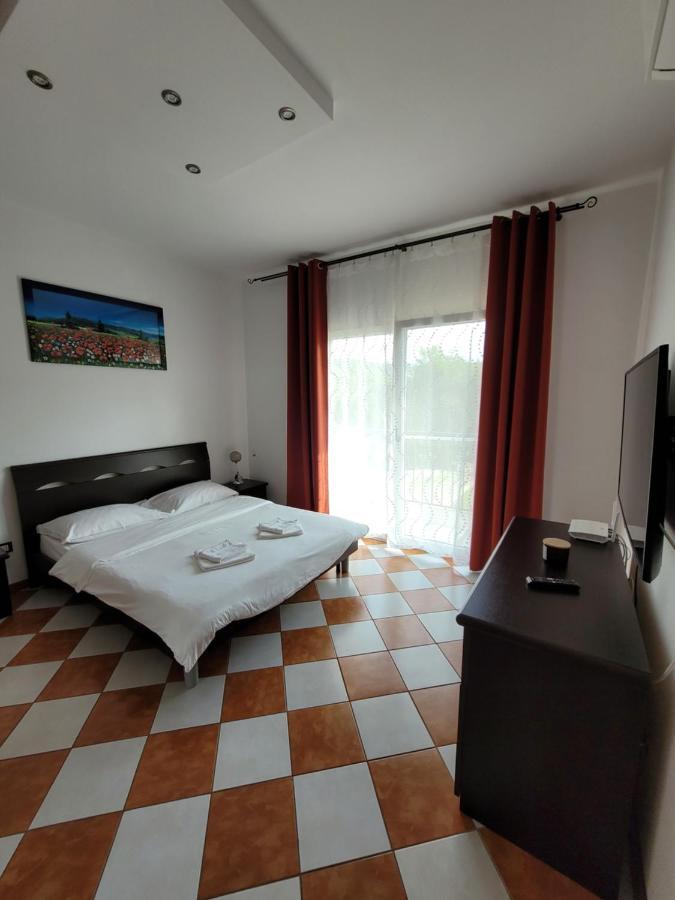Hotel Casa Patryk à Orşova Extérieur photo