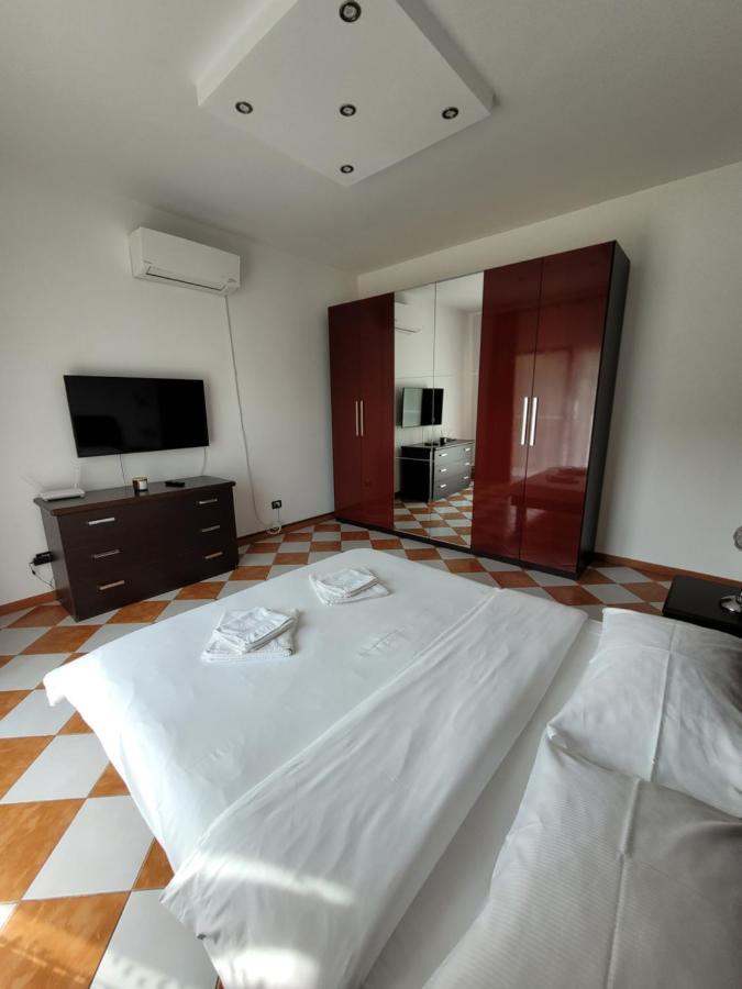 Hotel Casa Patryk à Orşova Extérieur photo