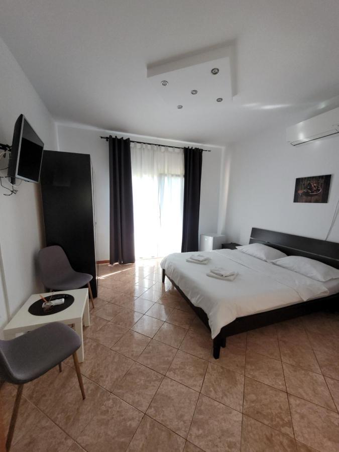 Hotel Casa Patryk à Orşova Extérieur photo