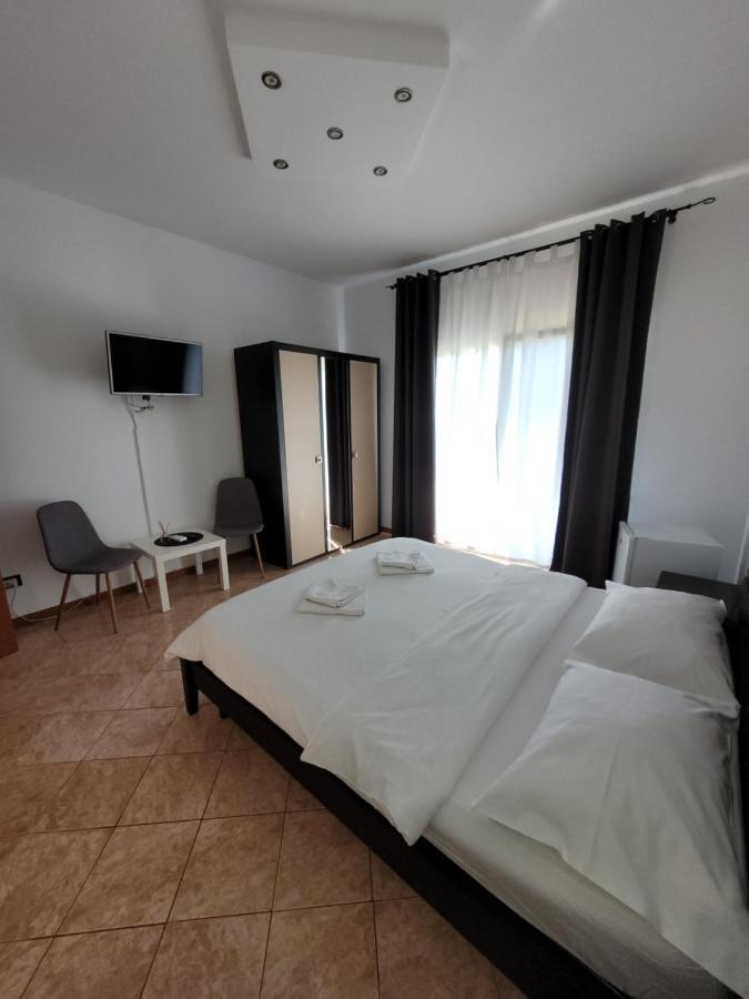 Hotel Casa Patryk à Orşova Extérieur photo